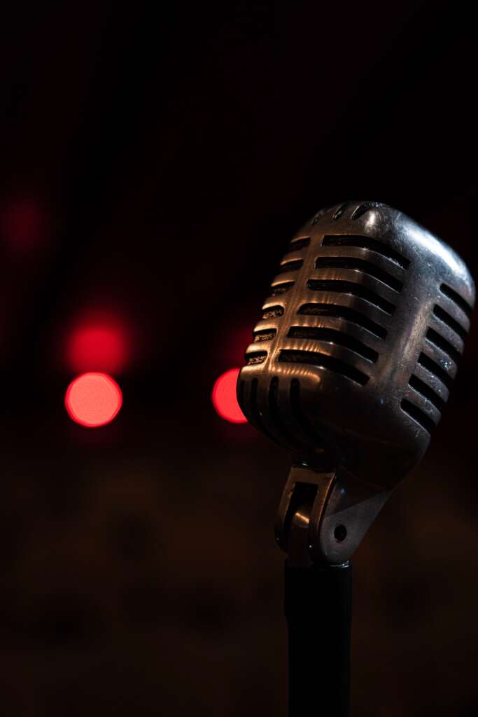 Weren't we just tell you the other day to always shoot your shot? Maybe with today's short story, "Who Hates Acapella" by Eric Rasmussen, it's safer to always sing your song. Just, um, don't overboard.
thecoachellareview.com/2023/06/02/who…