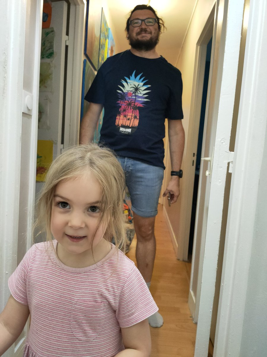 Charlotte wants to know if she can have an ice-lolly before dinner... 

Patrice wants me to take a picture of his new t-shirt...

I just want to poop in peace 🤦🏼‍♀️
.
.
#MumLife