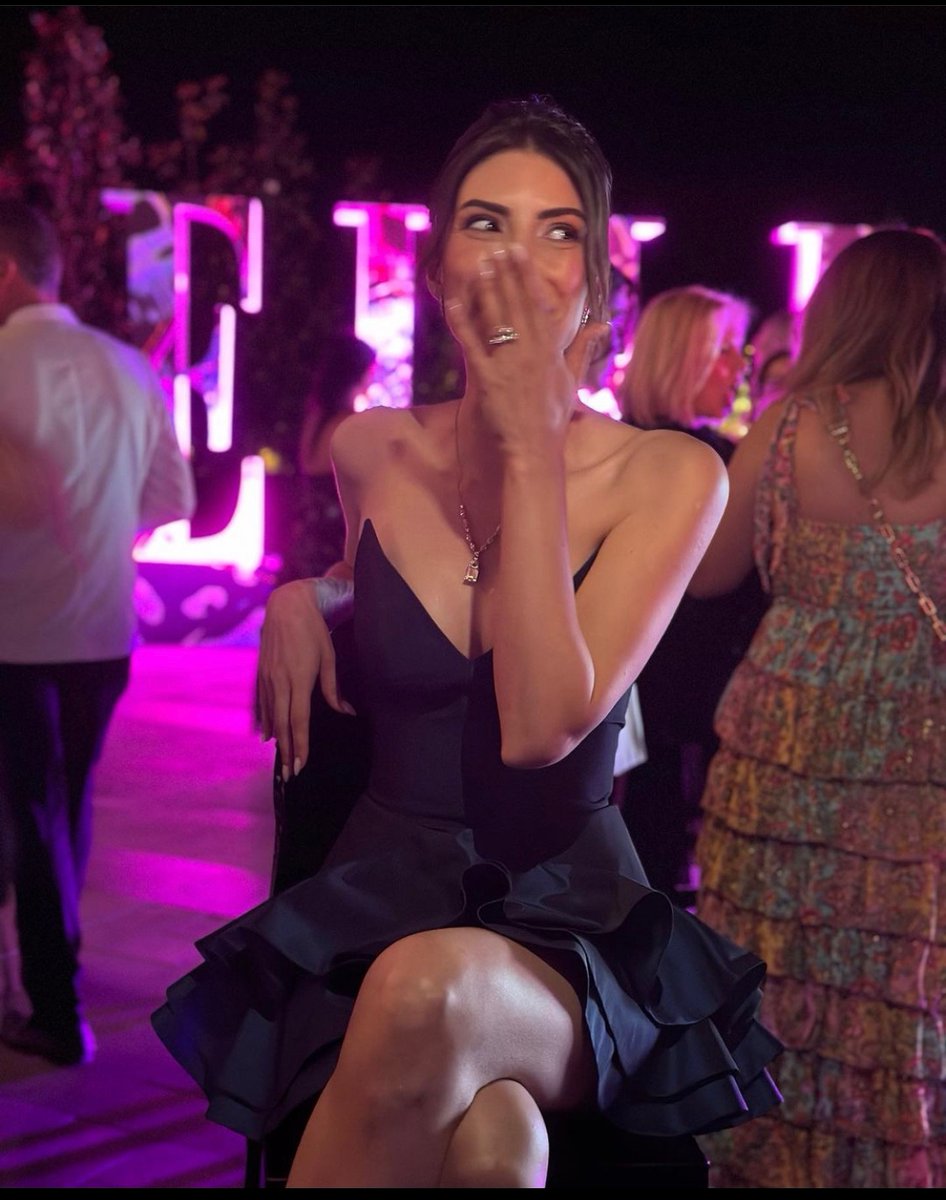 Ayyy güzelliğine bakinin 🧿🧿🧿🧿 #DenizBaysal 🧿🧿🧿