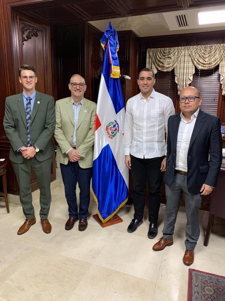 Sigue nuestro Director Senior @GarrastazuTony su visita a 🇩🇴y se reunió con el Viceministro @josejuliogomezb para conversar sobre nuestros esfuerzos en la #RepúblicaDominicana y la región, en especial sobre la inclusión de jóvenes en puestos de toma de decisiones.