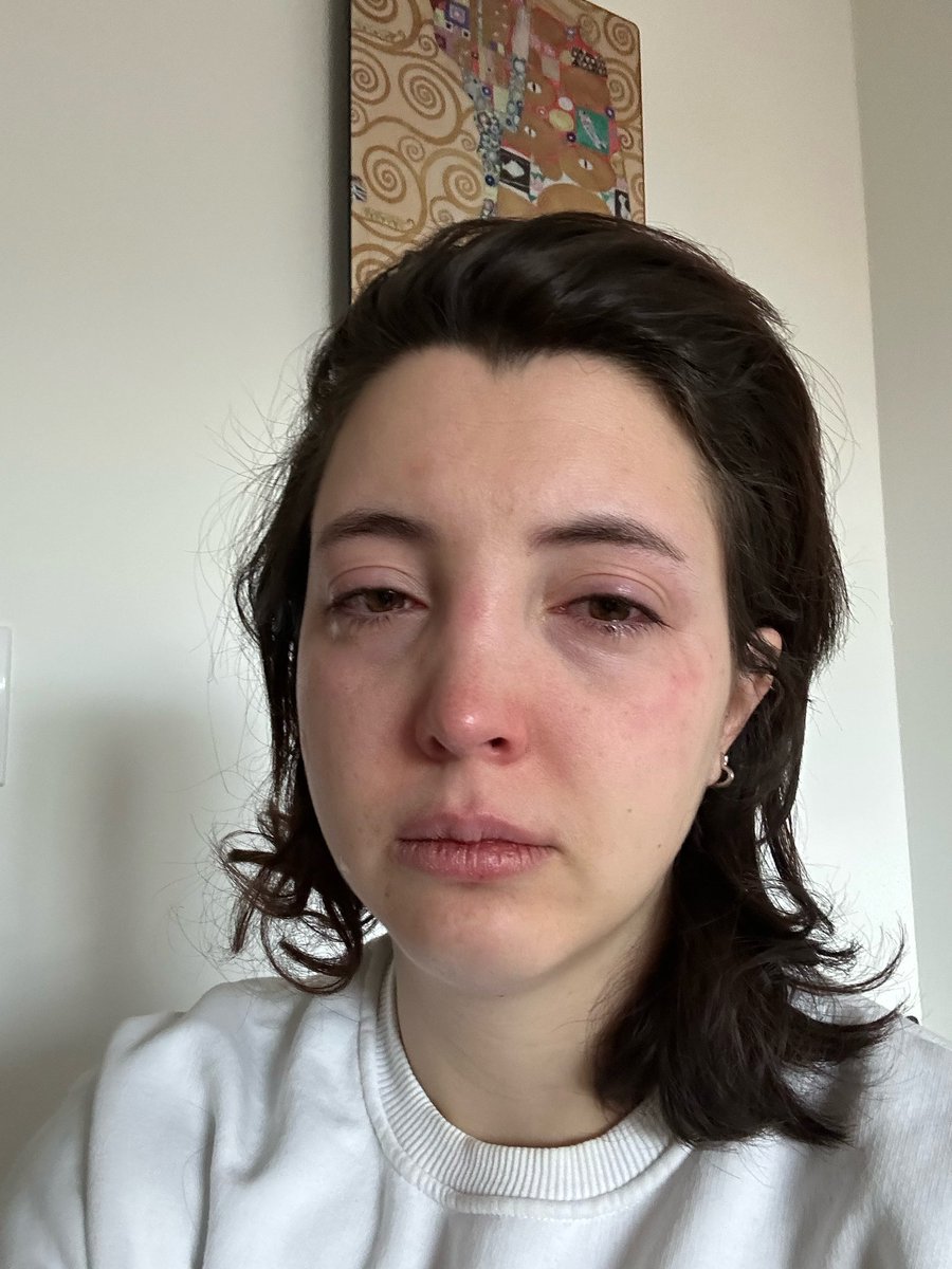 endingwithali's tweet image. Cry