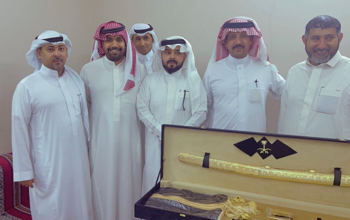 abo700m's tweet photo. التكريم يزهو ويفخر وتعلو قيمته حينما يكون المكرم الاستاذ ياسر شخص الغامدي مدير الثانوية السعودية سابقا https://t.co/rr4RjfZlNV