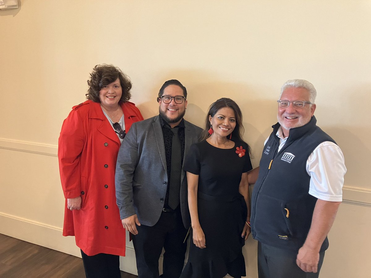 MiddlesexAlumni's tweet photo. Proud to see one of our @middlesex_cc alum honored at this year’s @GreaterLowellCC Young Professional Awards luncheon - Andres Lopez of Lowell Youth Leadership Program!  (Of course, it’s always a bonus to have Distinguished Alum @RepVannaHoward join us!) @PrezPhil @JudyMBurke https://t.co/mUPse0nNuY
