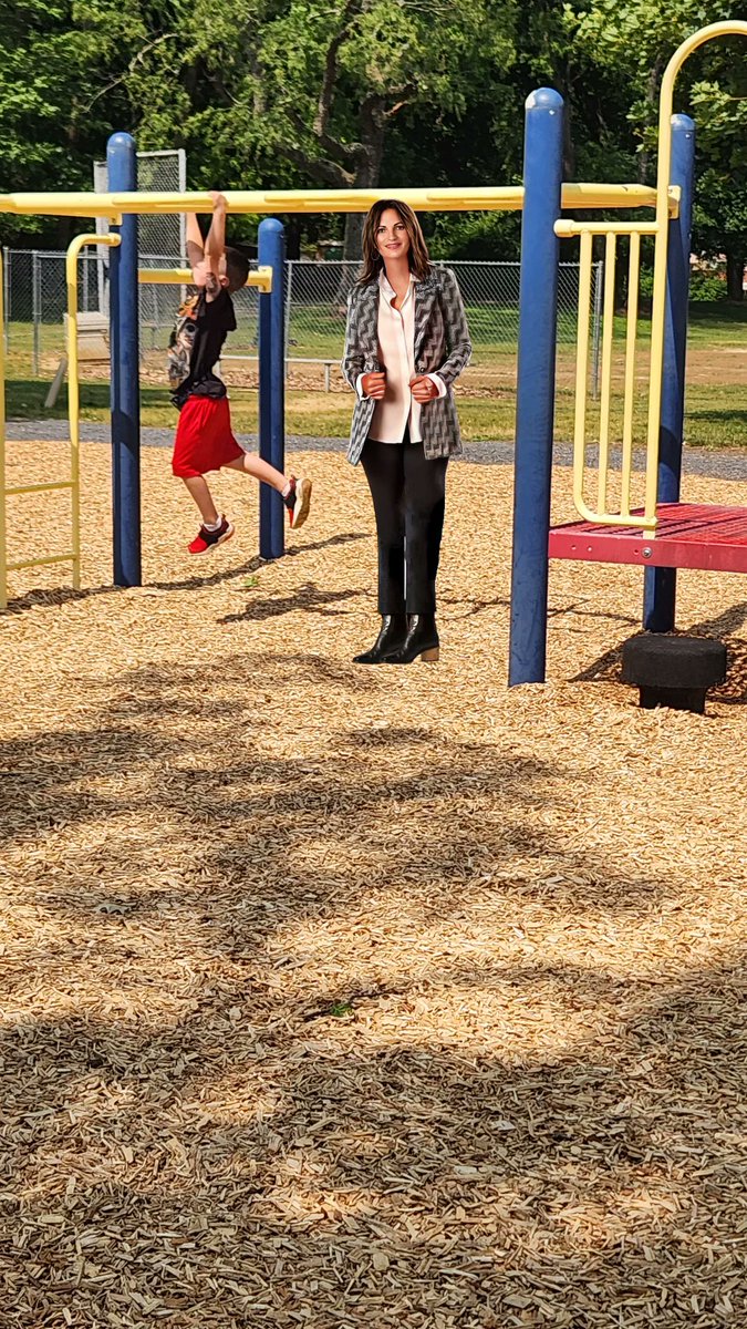 KRich312's tweet image. Well today the #adventureswithalane involve making sure the kiddo doesn't fall, pushing the boys swinging, and a much needed nap in the tree 
#flatalane