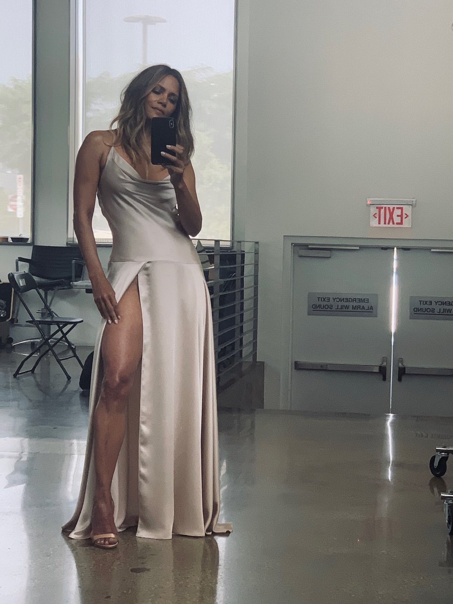 Halle Berry tweet media