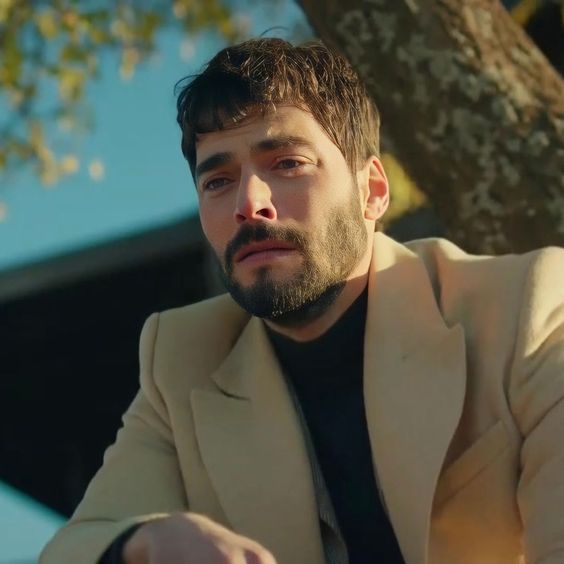 yvette_princz's tweet photo. Mood this weeks lately...

#AkınAkınözü #MiranSadoglu #Hercai https://t.co/ZYONF5utrW