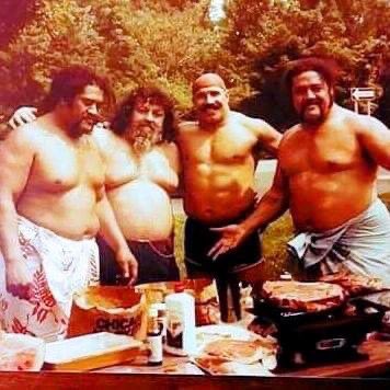 stoic008's tweet photo. @lolastitches69 Yes, my fav source of carbs (too much of it… why lots of us are BIG 🤣) taro roots are cooked with coconut cream… then eat it like potatoes, yam, bread… the leaves cooked w coconut cream and it a famous dish called #palusami or #luau https://t.co/uIDQeZsStn