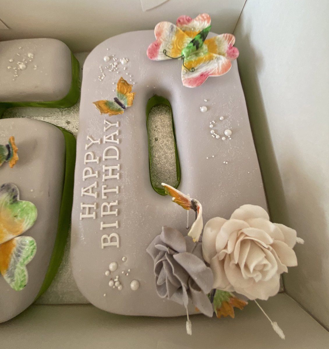 🎂🌺🌸 #cakeart #cakedesigner #cakedecorator #cakedecorating #cakes #HappyBirthday #birthdaycake #fifty #homemade #handmade #alledible #baker #baking