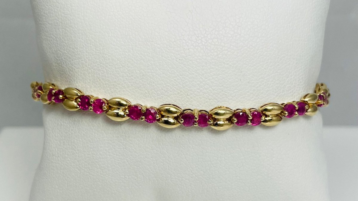 ONLY $460❣️
Pretty 7 3/8' 14k Solid Gold 2.50ctw Natural Ruby Bracelet
facebook.com/rickkleinvehnd…
#rickkleinvehndiamondbrokers #ruby #rubies #rubyjewelry #rubybracelet #gold #goldjewelry #bracelets #goldbracelets #finejewelry #giftideas #forher #giftsforher #tuesday #tuesdayvibe