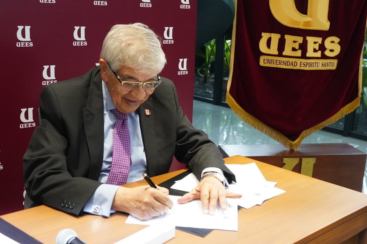 uees_ec's tweet photo. Estamos contentos de anunciar que hemos firmado un convenio interinstitucional con la Unidad Educativa #EducaMundo en busca de la colaboración y el crecimiento conjunto. 👏
📸 Nuestro rector Dr. @JoaqHernandez junto a la Dra. Sonia Baño, Vicerrectora de EducaMundo. https://t.co/cIlr8TIaND