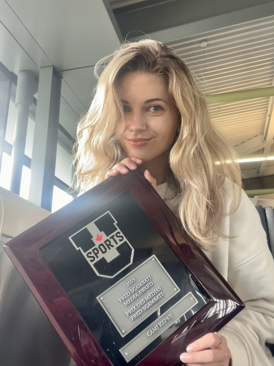 CamiKepke's tweet photo. Coming back to Calgary with some hardware in tow! Honoured to become the fourth female recipient of the @USPORTSca Fred Sgambati Media Award. Looking forward to finding new ways to cover university sports while ensuring equitable coverage for female athletes 👊 https://t.co/9Ne4oRDJYy
