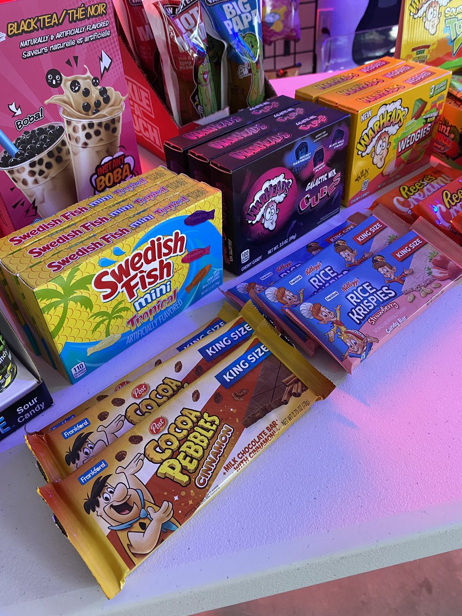 devancooper_'s tweet image. Support local businesses 🥤🍬🇨🇦