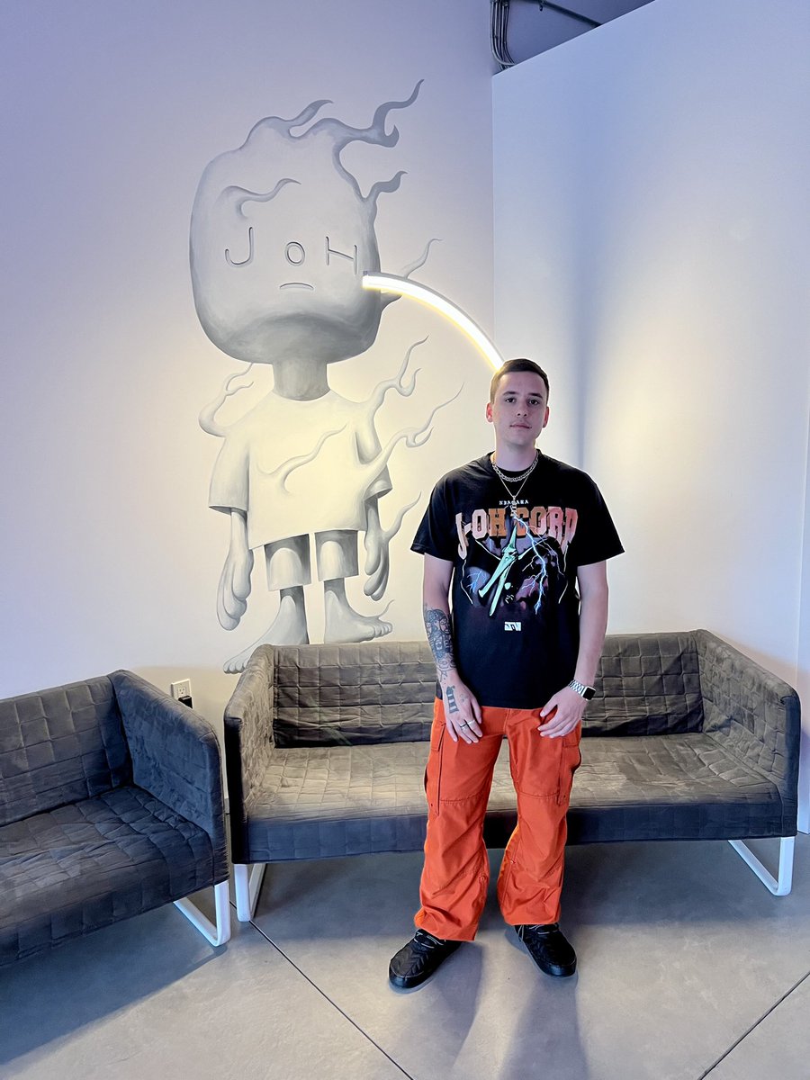 devancooper_'s tweet image. Support local businesses 🥤🍬🇨🇦