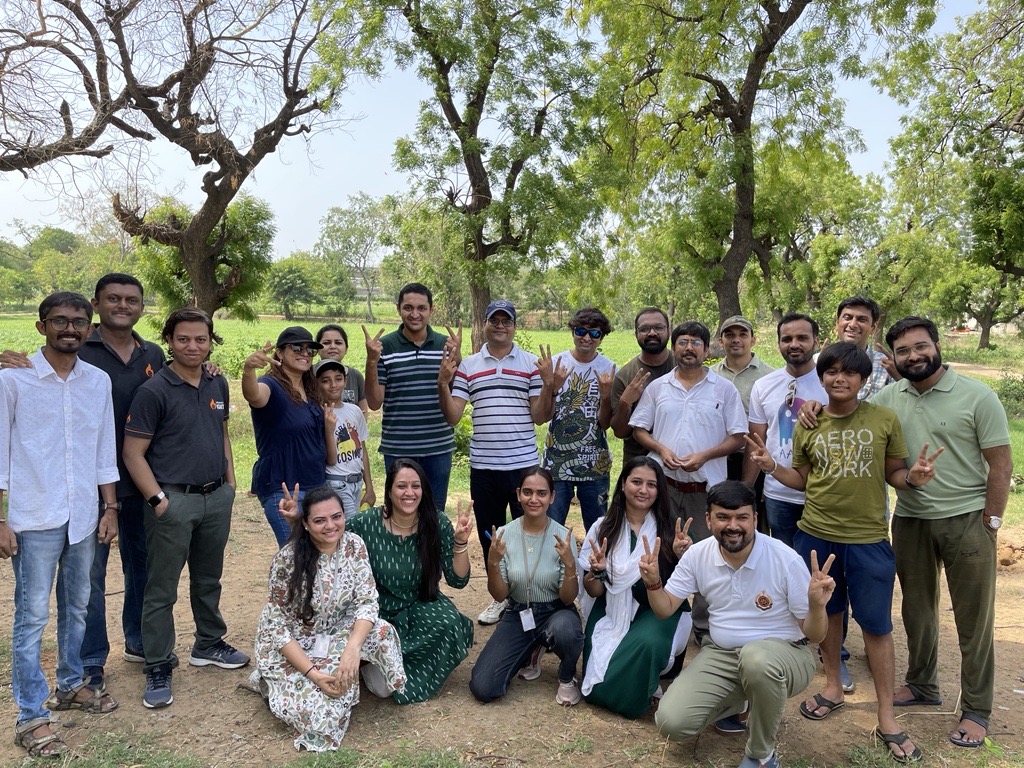 ApexonGlobal's tweet image. In recognition of Global Ignite Week, employees from Ahmedabad, Pune, Chennai, Hyderabad, Bengaluru, and Coimbatore joined forces for a massive tree planting event. Thanks to the efforts of 200+ Apexers, over 1,000 trees were planted🌳

#HumanFirstDigital #Ignite #GivingBack