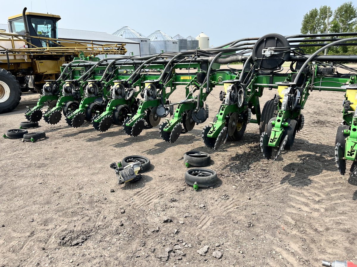 KippenAndrew's tweet image. .@NValleyP2 in Killarney Manitoba working on a DB90 one down one more to go for today