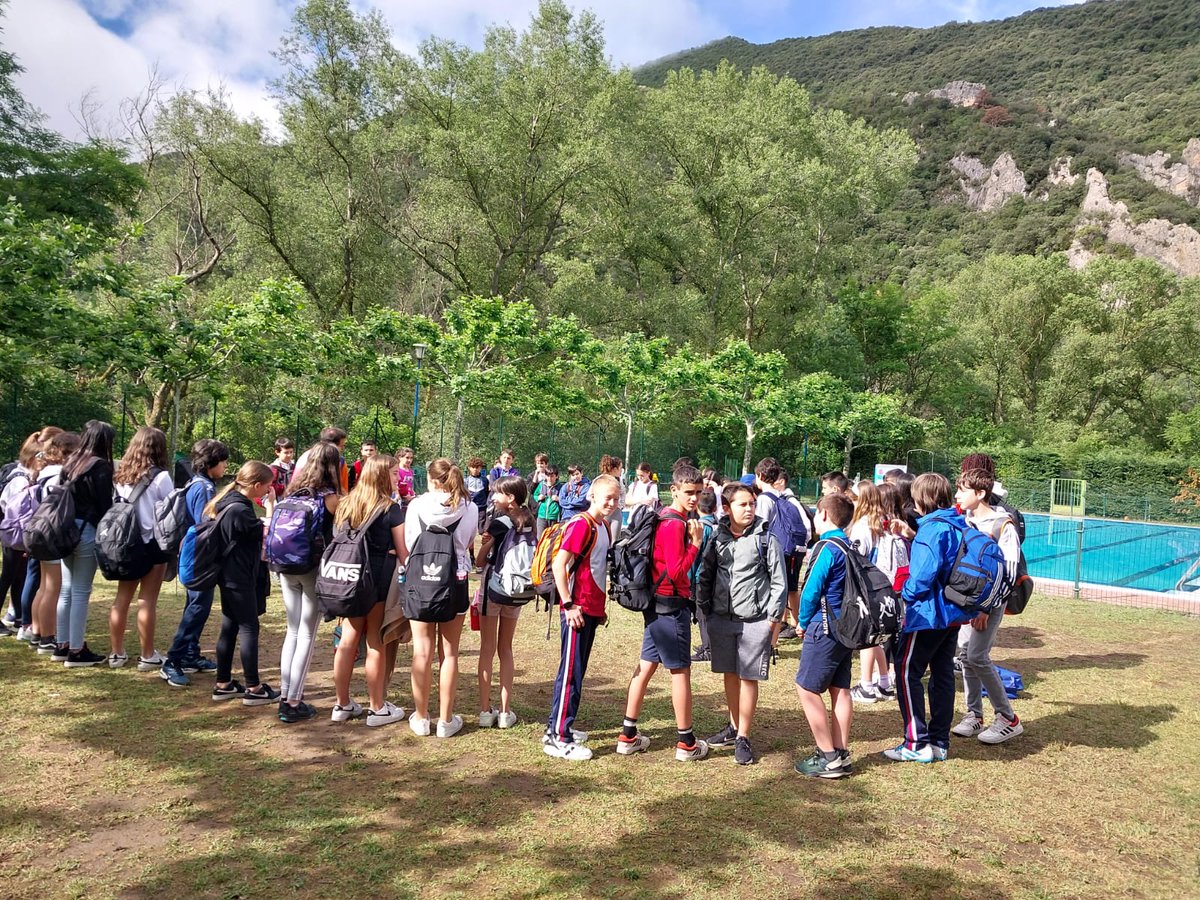 Mercedvitoria's tweet photo. Egun aparta izan dugu Sobronen. Stand up, paddle eta igerilekuan primeran egon gara.
Un día genial en Sobrón. Stan up, paddle y piscina. Hemos disfrutado muchísimo.
#mercedariasgasteiz
#corazondemerced
#sobron https://t.co/pdm7lCqpRV