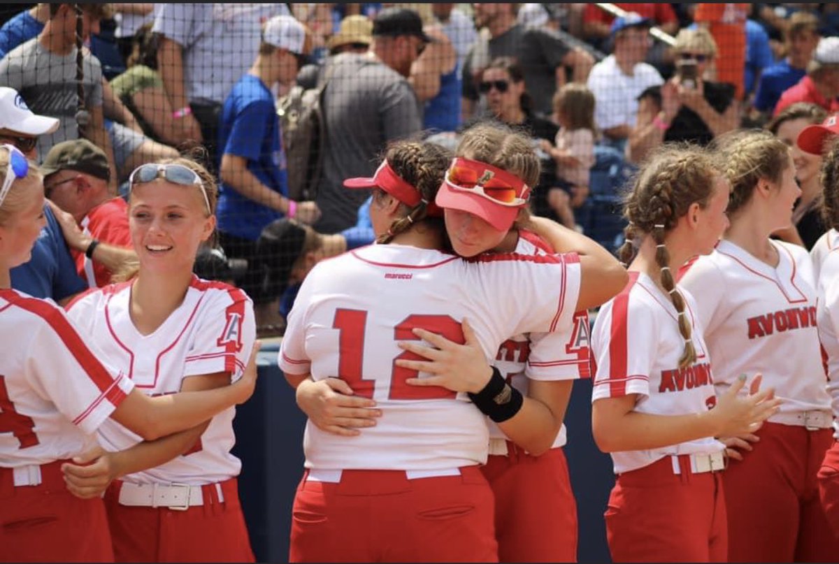Happy #WorldSoftballDay 🥎Fortunate to play the game I love with the people I love!! 
@softball_AHS_