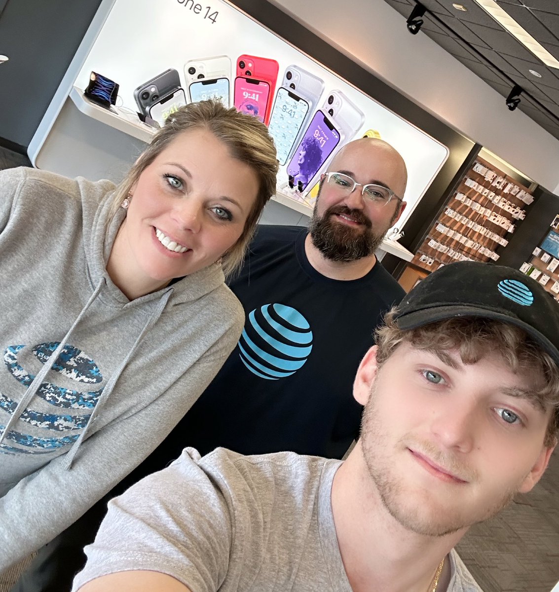 A little cross collab today with @DonnieRandazzo8 and @BretMcdavid  strategizing and sharing best practices! #WeAreBetterTogether #WinMOORE 

@KAMO_ImMOrtals  @KAMOkonnects  @KattiaS_Ramirez