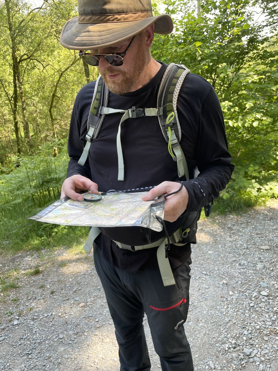 tashmakesstuff's tweet image. Well it turns out @JimjimTheGrim does have some real maps, and he knows how to use them. Supposedly a flat walk to the Cathedral caverns (he lied) , and a lunch of hero’s at the Three Shires. Nicest pint so far, yum