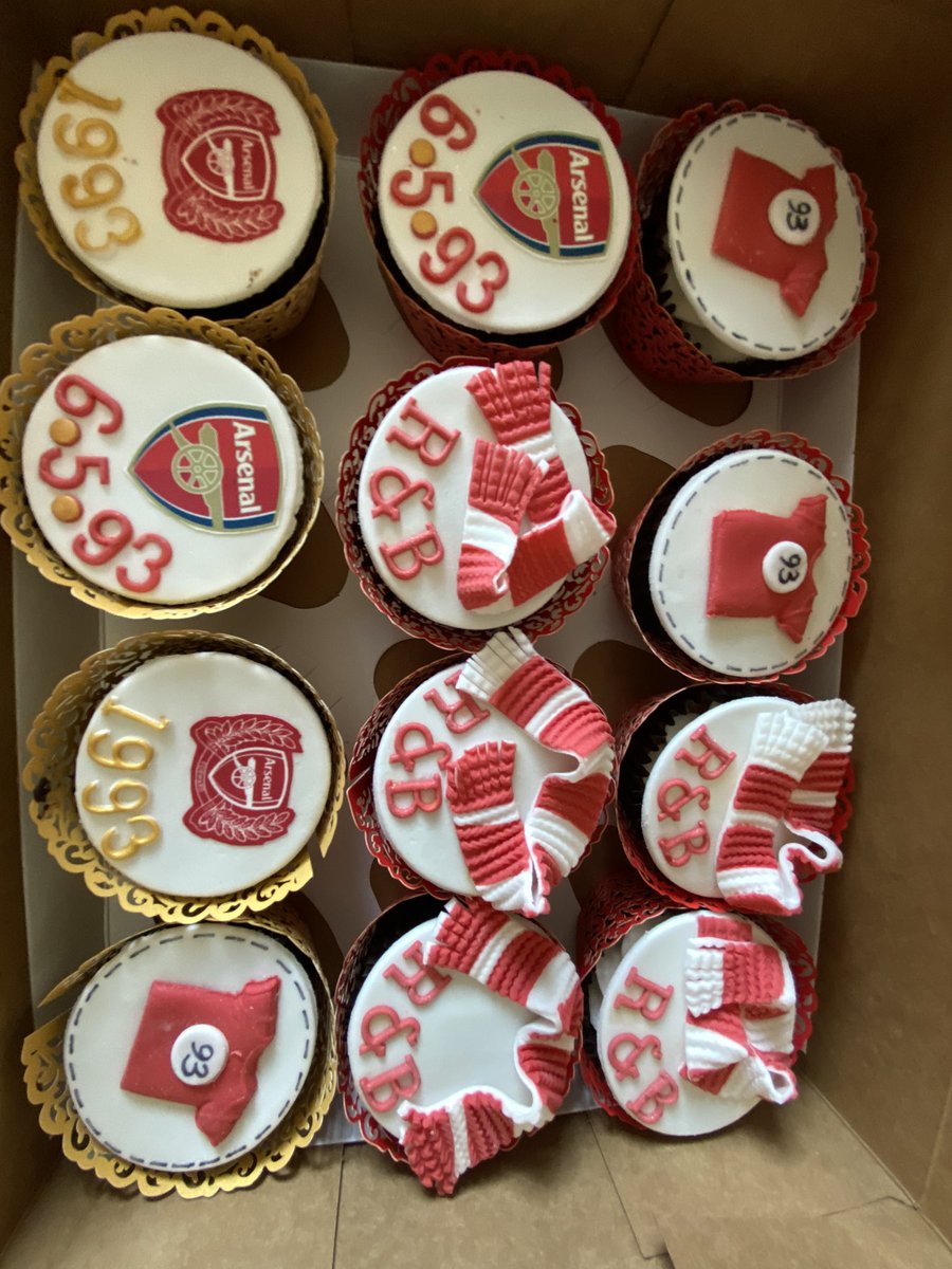 60th birthday/wedding anniversary 💍⚽️🧁 #cupcakes #arsenal #anniversary #birthday #sixty #homemade #handmade #alledible #cakeart #cakedesigner #baker #baking #celebrate #cakecakecake #
