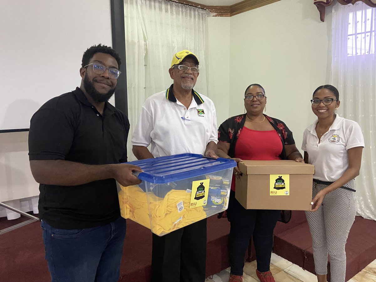 nuhduttyupja's tweet photo. We're happy to learn how they've been keeping their communities clean. We handed over 2 cleanup kits to help them do more.
Thanks to @RiuHoteles for supporting this project to improve attitudes and practices to waste management.
#NuhDuttyUpJamaica #KeepWiIslandClean https://t.co/sfvxxsYOk1