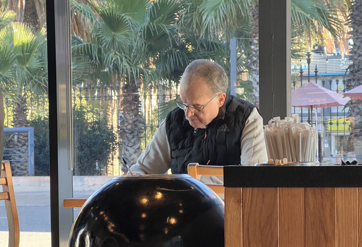 Newells_en's tweet photo. Marcelo Bielsa pictured this week quietly working from a café in Montevideo. (via @marianitamalek) https://t.co/NV86eGC5ex