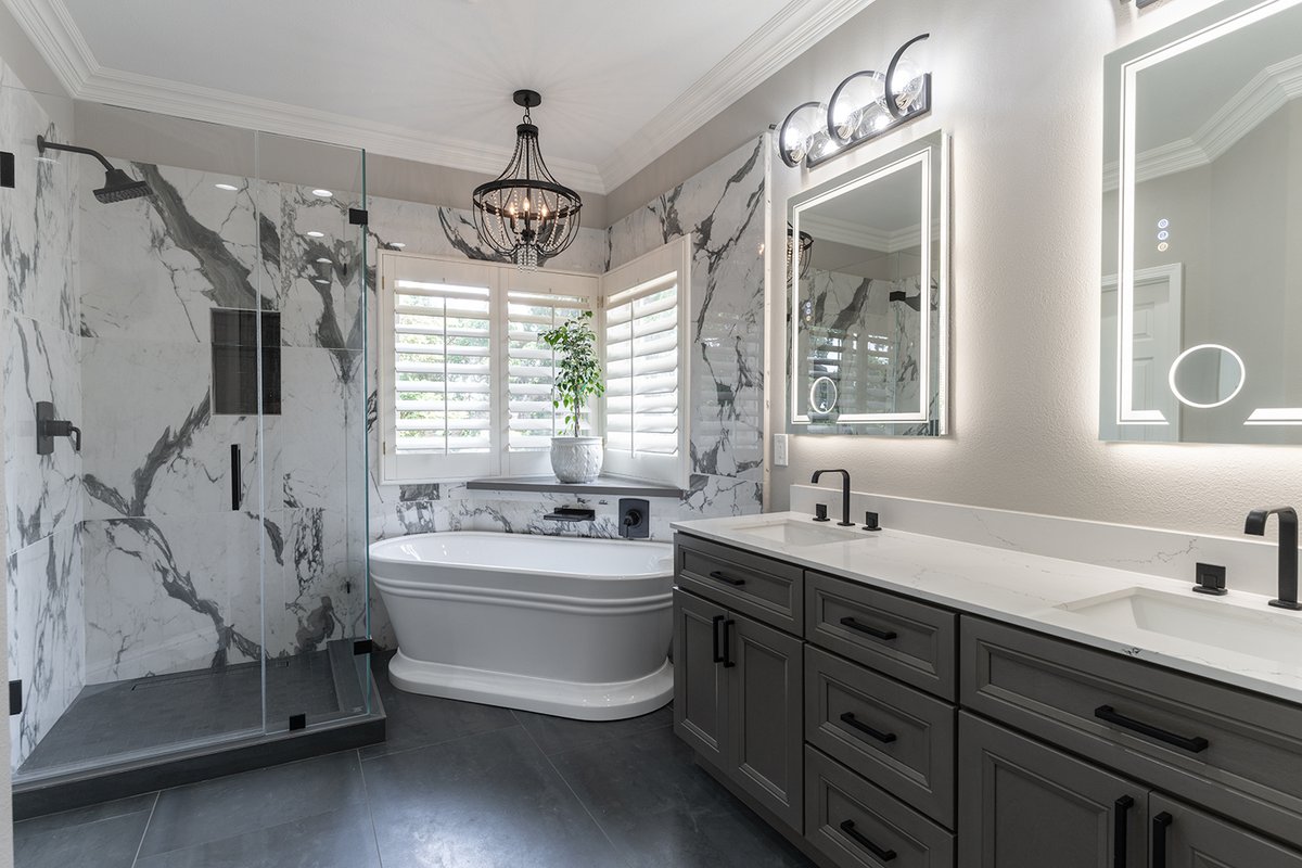 WiseBuildersCA's tweet photo. https://t.co/ffQycaP7B7 

Before &amp; After 
#bathroomremodel https://t.co/VqMLYz6ik3