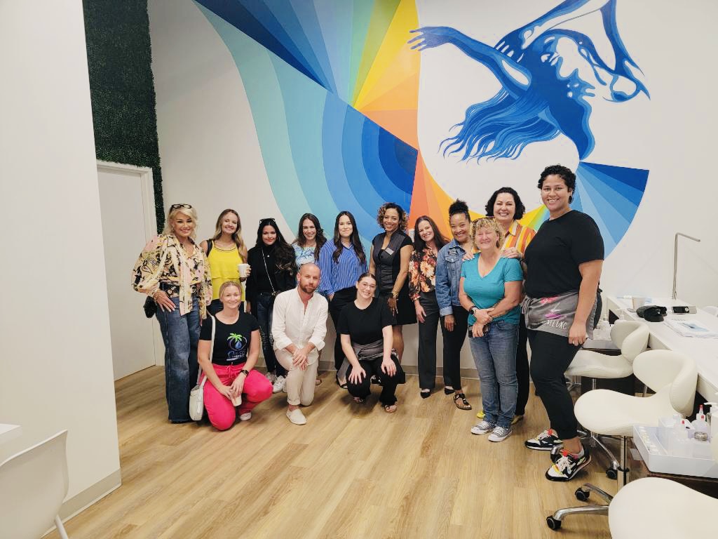 We got to meet some of the Working Women of Tampa Bay hosted by Mini Luxe in Water St. 
#workingwomenoftampabay  #tampaconnections #marketingagency #webdevelopment #videoproduction #businessnetworking #businessnetworkingevent #tampaflorida #miniluxe