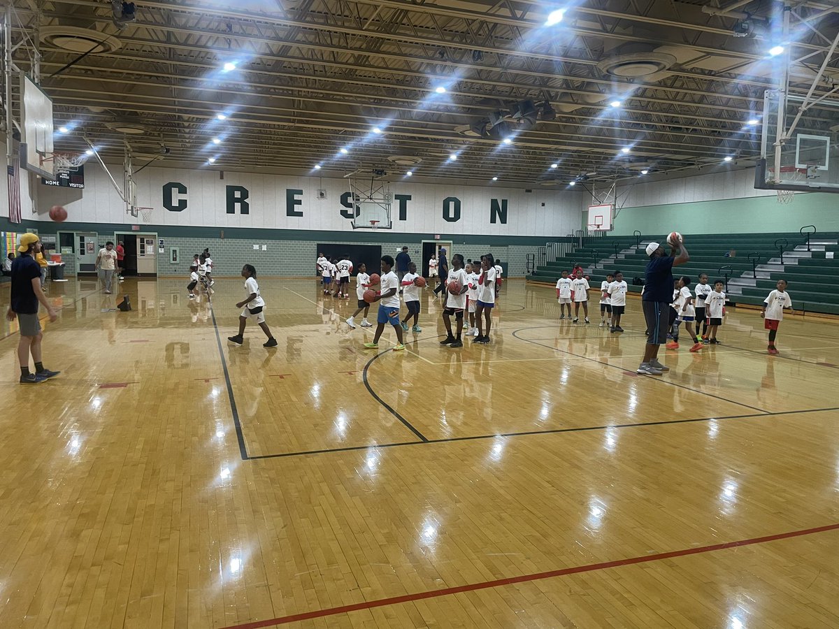 WCTEAMTOGETHER's tweet photo. #BEGREAT Thank you and shout out to the Indiana Pacers & Indiana Fever for putting on a basketball camp today in Warren Township for our youth.
#jrhoops https://t.co/QPkvJCtTK7