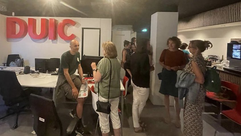 KringUCK's tweet image. Vanavond te gast bij HUB Utrecht, waar @Duicnl, @RTVUtrecht en studenten samen boeiende verhalen maken, voor en door de stad. Een inspirerende avond en een mooi inkijkje in deze vernieuwende samenwerking #inspiratie #communicatie #KringUCK