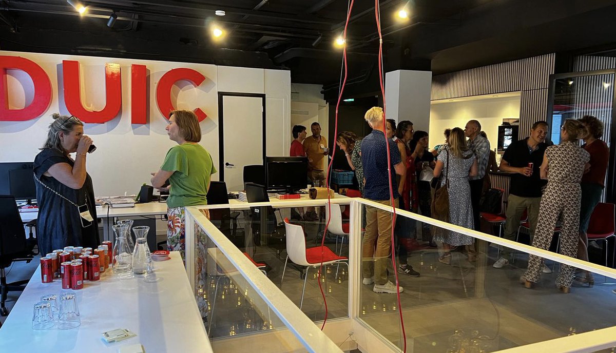 KringUCK's tweet image. Vanavond te gast bij HUB Utrecht, waar @Duicnl, @RTVUtrecht en studenten samen boeiende verhalen maken, voor en door de stad. Een inspirerende avond en een mooi inkijkje in deze vernieuwende samenwerking #inspiratie #communicatie #KringUCK