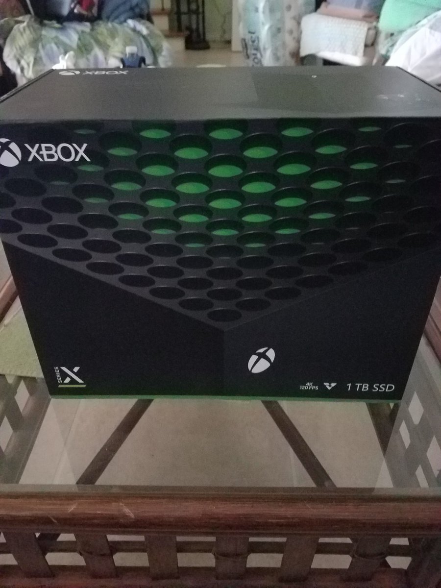 I finally have a next gen console!!! I got a Xbox Series X!!! 🤩🤩🤩