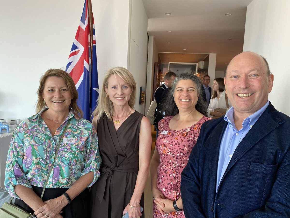 What a treat getting to visit the residence of the Australian Ambassador to Denmark - Kerin Ayyalaraju! A perfect way to celebrate @AnnaPeetersAus Member of the Order of Australia (AM) 👏🏻🥂 @DeakinHealth @DeakinIPAN @IHT_Deakin @IMPACTDeakin