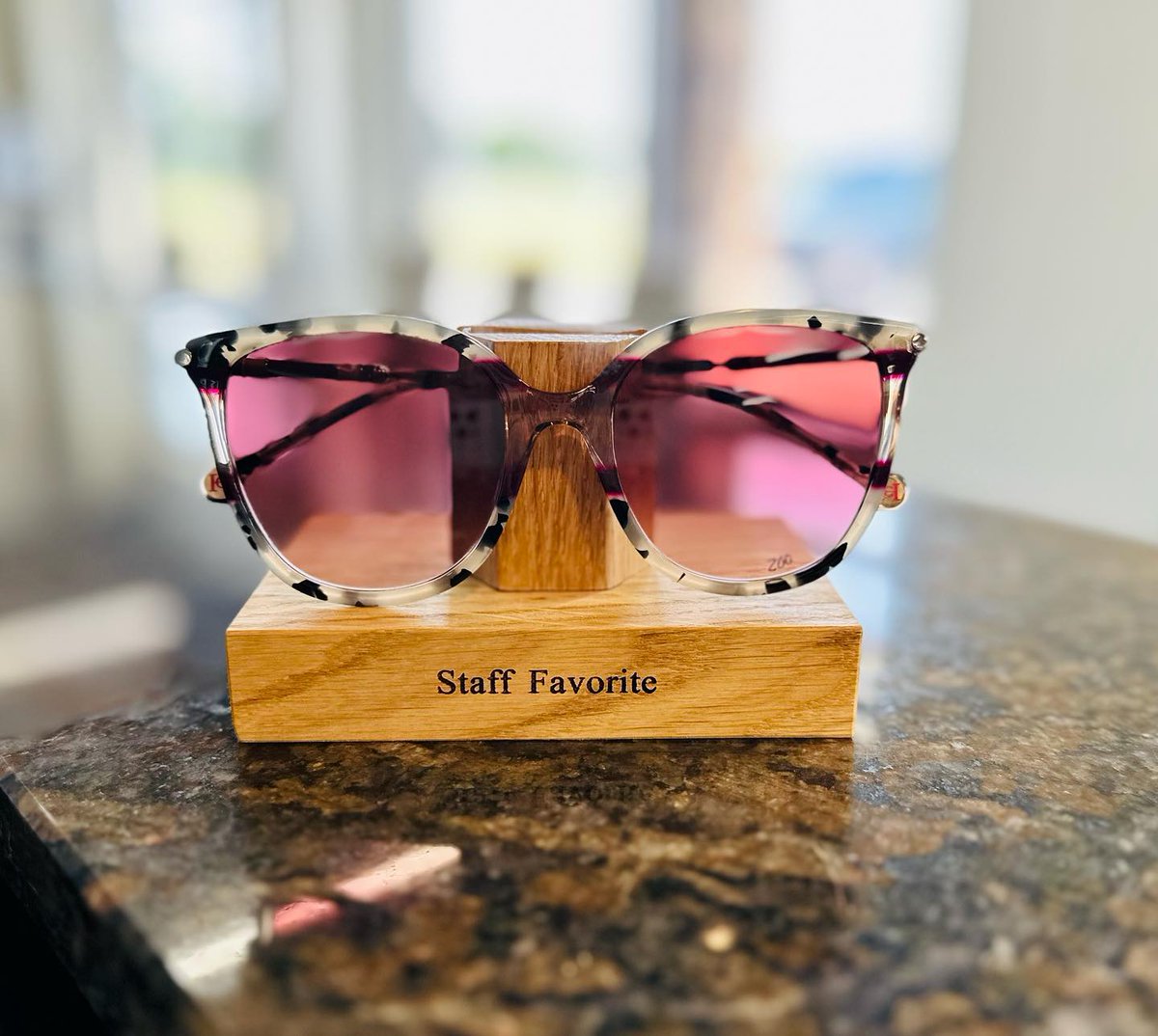 These Carolina Herrera sunnies are our favorite this June! 📷
#carolinaherrera #tayloreyecare