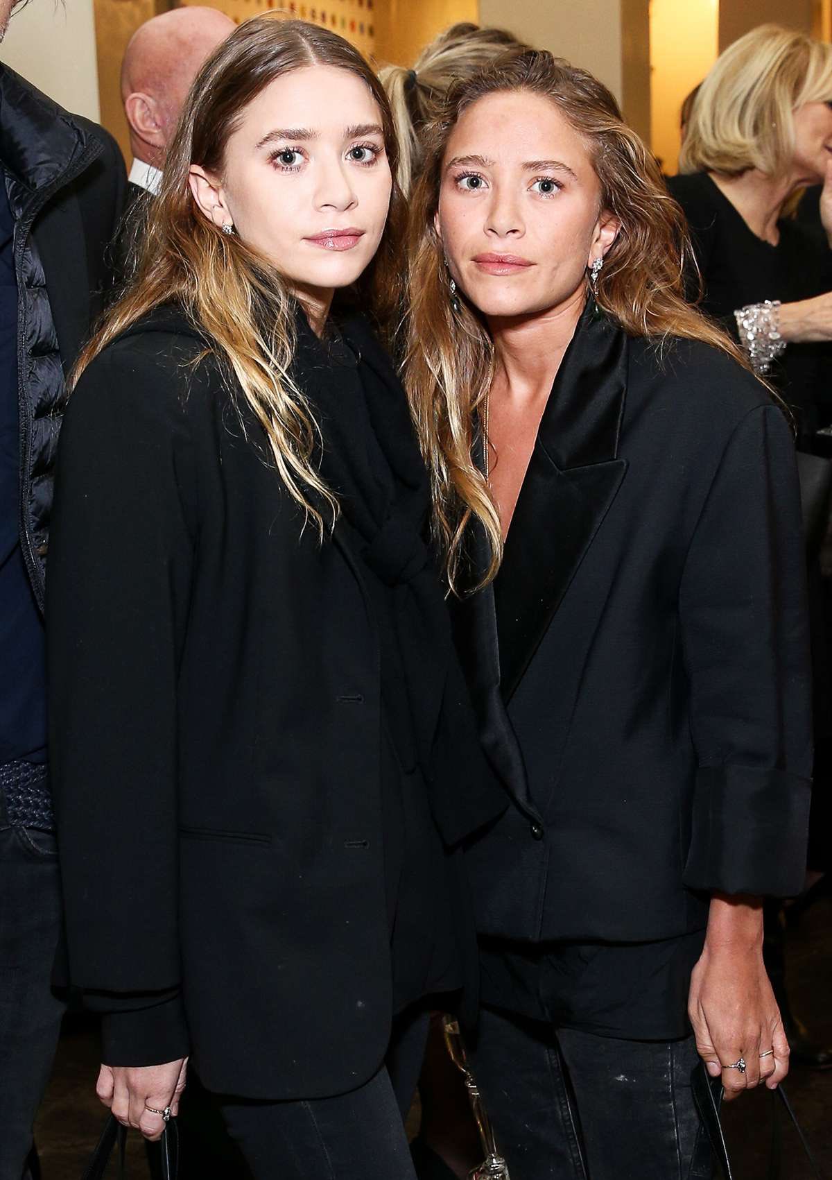HAPPY BIRTHDAY TO MY QUEENS MARY-KATE AND ASHLEY OLSEN I LOVE Y ALL SO MUCH 