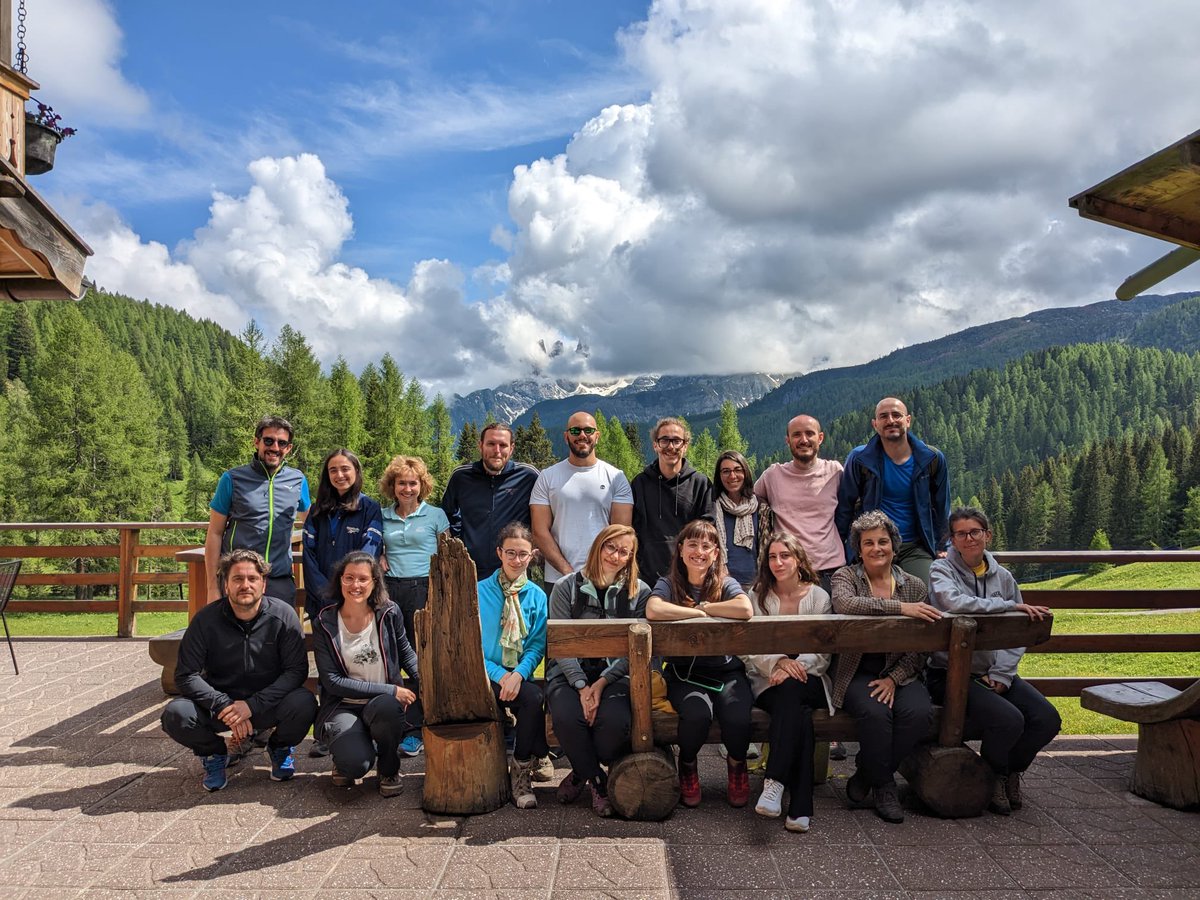 BotanyLabUnipd's tweet photo. Lab trip today on the Dolomiti mountains. Great views, great food, great people! https://t.co/qujpUGpHKg
