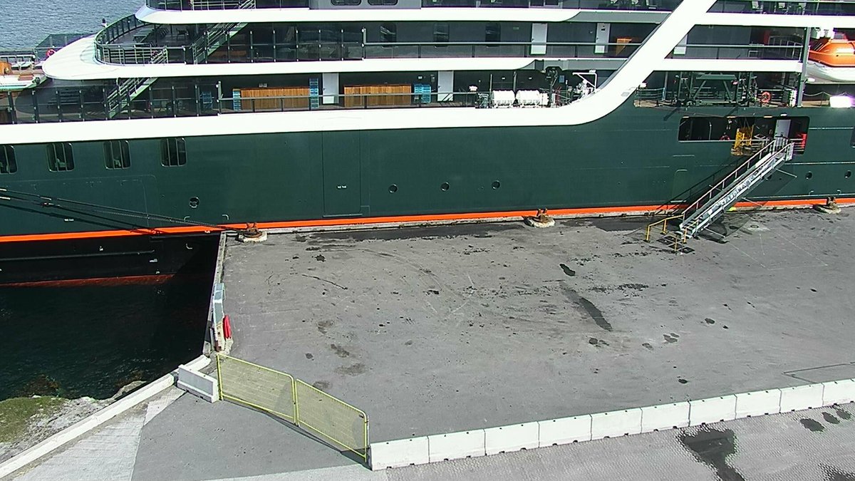 I am 28% sure I saw a naval vessel near Nuuk.