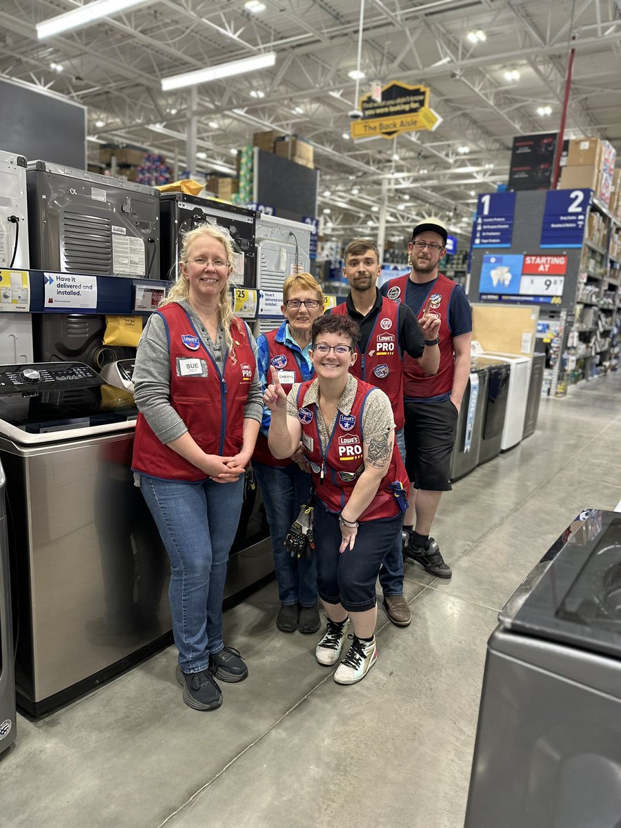 The specialty team had a great All In today!! We focused in on appliances and Pro Paint days!! <a href="/charlesatlowes/">charlesatlowes</a> @AprilCASM @AlexStempovschi <a href="/TheProRally/">Pro Rally</a> #prorally