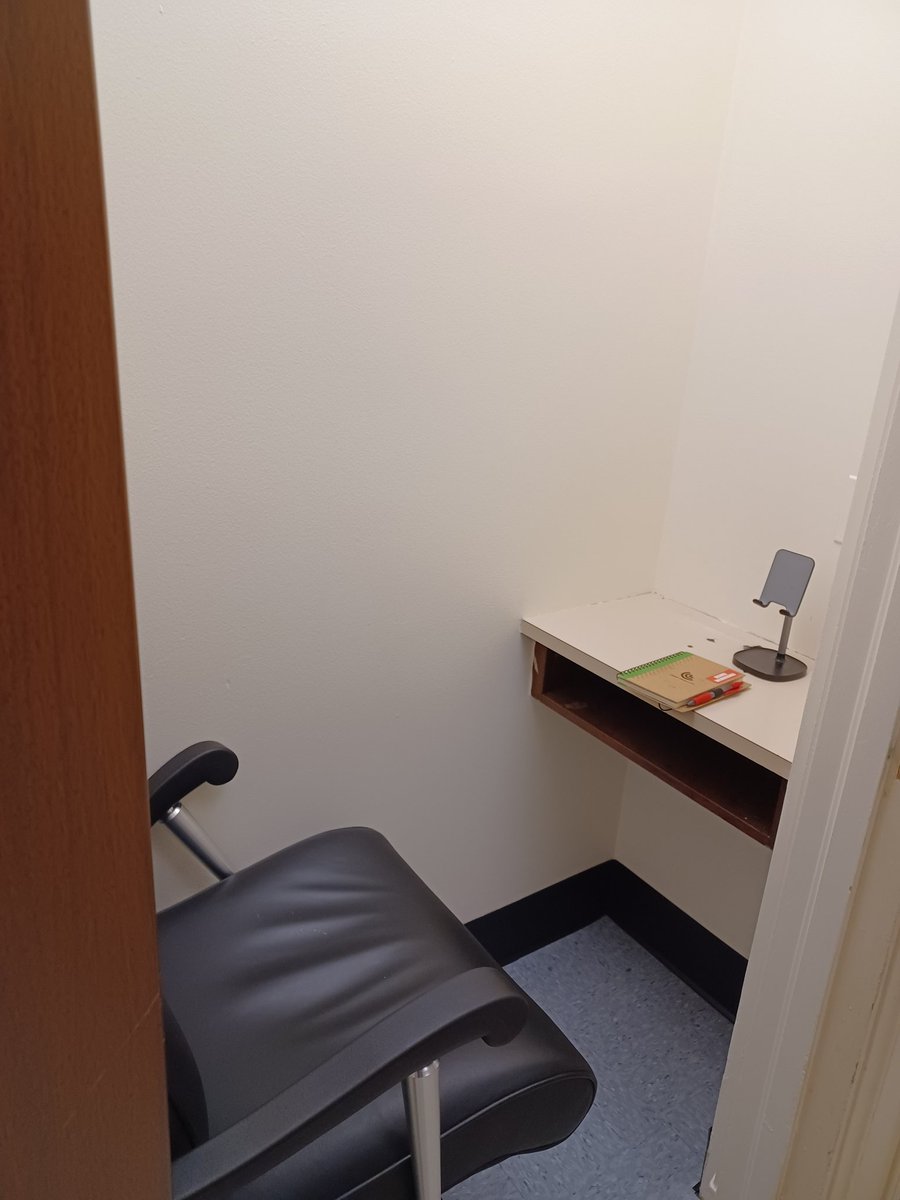 Bruce4CCL's tweet photo. And this is my office. About 5'x3' https://t.co/6Fof2oBVNw