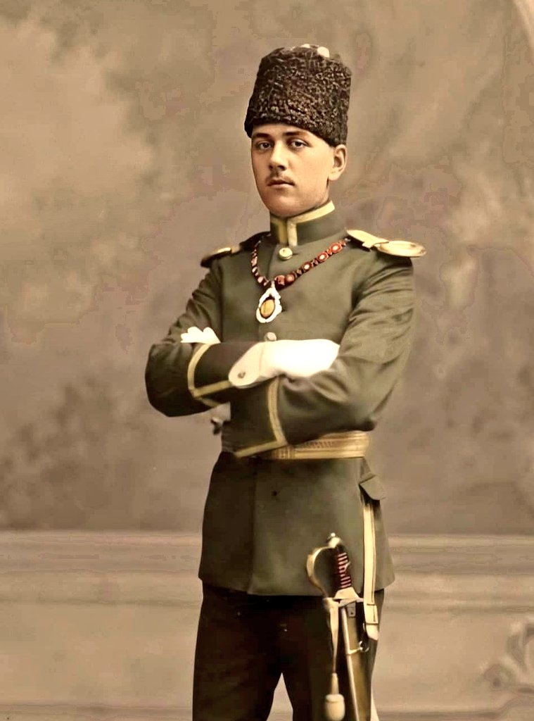 Şehzade Osman Fuad Efendi
*
Türk General
Sultan V. Murad'ın torunu. 
Fenerbahçe SK 6. Başkanı(2 yıl)
*
16 yaşında gönüllü olarak gittiği Trablusgarp cephesinde Libya'da İtalyanlara karşı savaştı.
*
24 Şubat 1895'de Çırağan Sarayı'nda dogdu.
19 Mayıs 1973'de Fransa'da vefat etti.