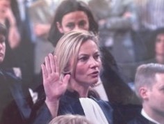 AngersPr's tweet photo. @CA_Angers et @TjAngers ont réuni ce jour dans la salle des pas perdus les membres des deux juridictions, les avocats, les représentants des forces de l'ordre, les partenaires et la famille de Sophie VALENTE, disparue le 10 juin, pour un temps de #recueillement. https://t.co/M3KAQq5wZu