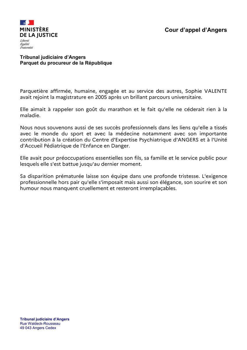 AngersPr's tweet photo. @CA_Angers et @TjAngers ont réuni ce jour dans la salle des pas perdus les membres des deux juridictions, les avocats, les représentants des forces de l'ordre, les partenaires et la famille de Sophie VALENTE, disparue le 10 juin, pour un temps de #recueillement. https://t.co/M3KAQq5wZu