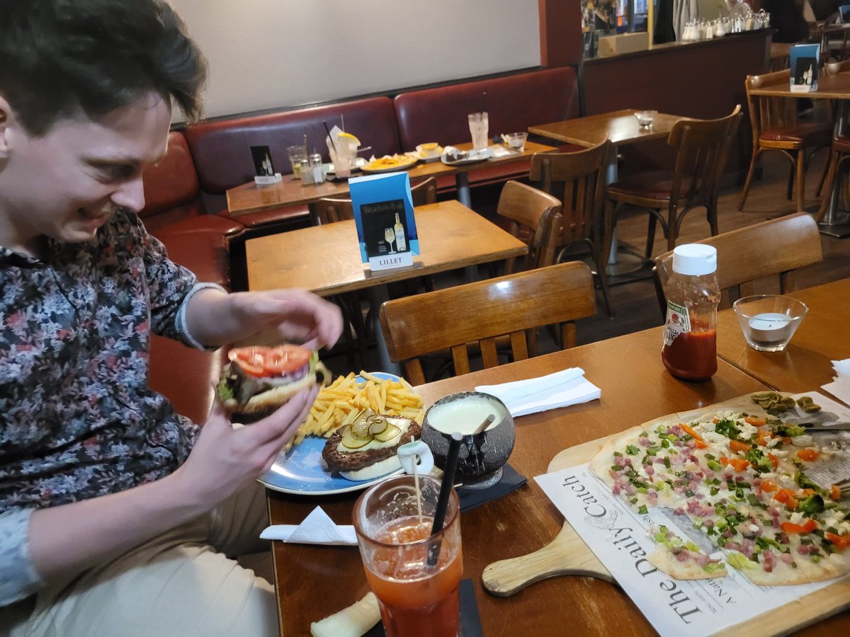 Superelchi on Twitter "Wer braucht schon scrims wenn man mit TolkinLoL essen kann"