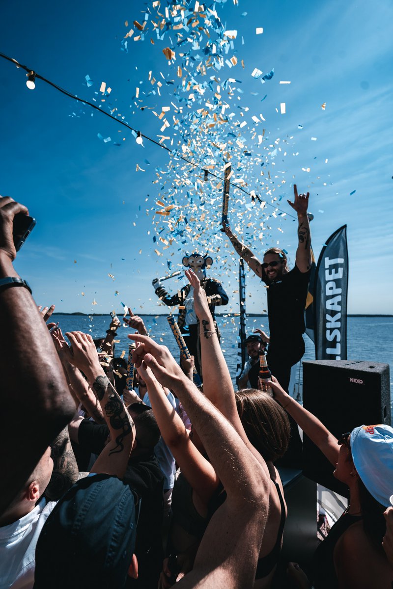 thanks to the brave ones who joined us on the sea this weekend together with Sällskapet, especially the normies that didn't know wtf was up! Also big thanks to all the apes who is showing us the love💜🦍

stay bored🍌