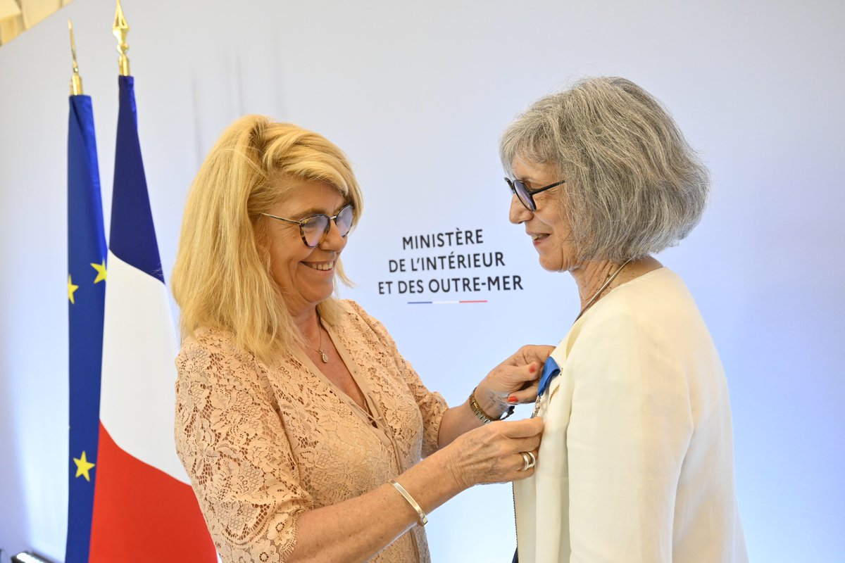 FaureDominique's tweet image. La recherche scientifique est essentielle pour construire nos politiques publiques et éclairer nos décisions🔬

Marie-Christine Jaillet et Jean-Marc Offner ont consacré plus de 40 années de leur carrière à penser l&apos;aménagement du territoire 🏡 

Bravo et merci ! 🏅