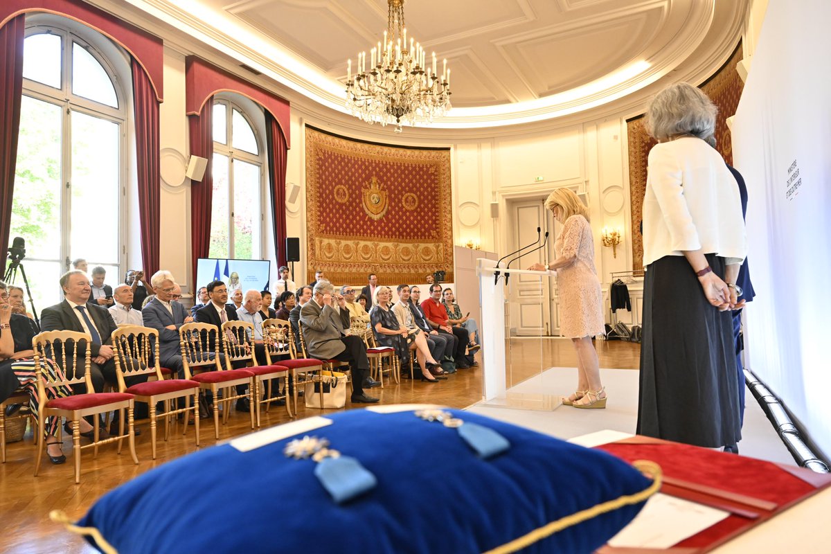 FaureDominique's tweet image. La recherche scientifique est essentielle pour construire nos politiques publiques et éclairer nos décisions🔬

Marie-Christine Jaillet et Jean-Marc Offner ont consacré plus de 40 années de leur carrière à penser l&apos;aménagement du territoire 🏡 

Bravo et merci ! 🏅