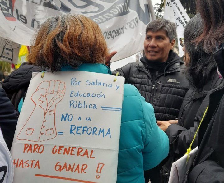 jovenrayo's tweet photo. Argentina no solo es Baires también es Jujuy y Salta.
#AbajoLaReformaDeMorales 
#ArribaLosSalarios 
Por una salida por Izquierda y la conciencia de lxs trabajadorxs. https://t.co/4tDtY6ueBz