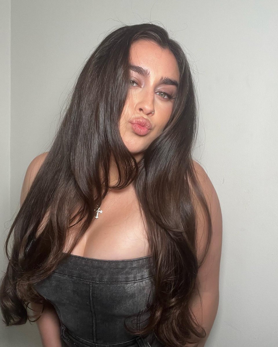 lernjauregu1's tweet photo. @LaurenJauregui God is a Woman! 🥰🔥🌈♥️
I can't stop staring and wordless admire your beauty. You're the most beautiful, cute, precious and special woman. You have inside and outside all beauty that exists in this whole world. Shoutout to Your Breathtaking Beauty
#InBetweenOutNow #TheOne https://t.co/64GCD59Ug1