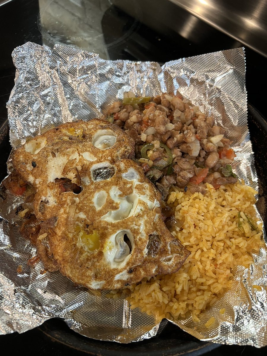 krazeekit's tweet photo. Nothing better than Chelino’s - Norman. Guiso especial with mamas beans. #chelinos #eatchelinos https://t.co/iH9pVXYKyj