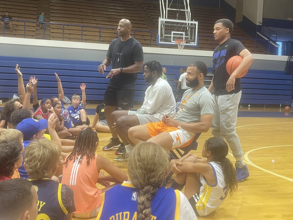 the_camp_one's tweet photo. Pics from Day 2 @DmillerKY @clofton606 🏀 skills camp @MCRoyalsBBall Fieldhouse🔥🏀👊🏽💯

Big shout out to the  @espn / @SECNetwork crew who was on site filming the upcoming “Volunteer 4 Life” Chris Lofton documentary. 🙏🏾#CampOneFamily #BBN #VOLS https://t.co/dGs3xd8Szg
